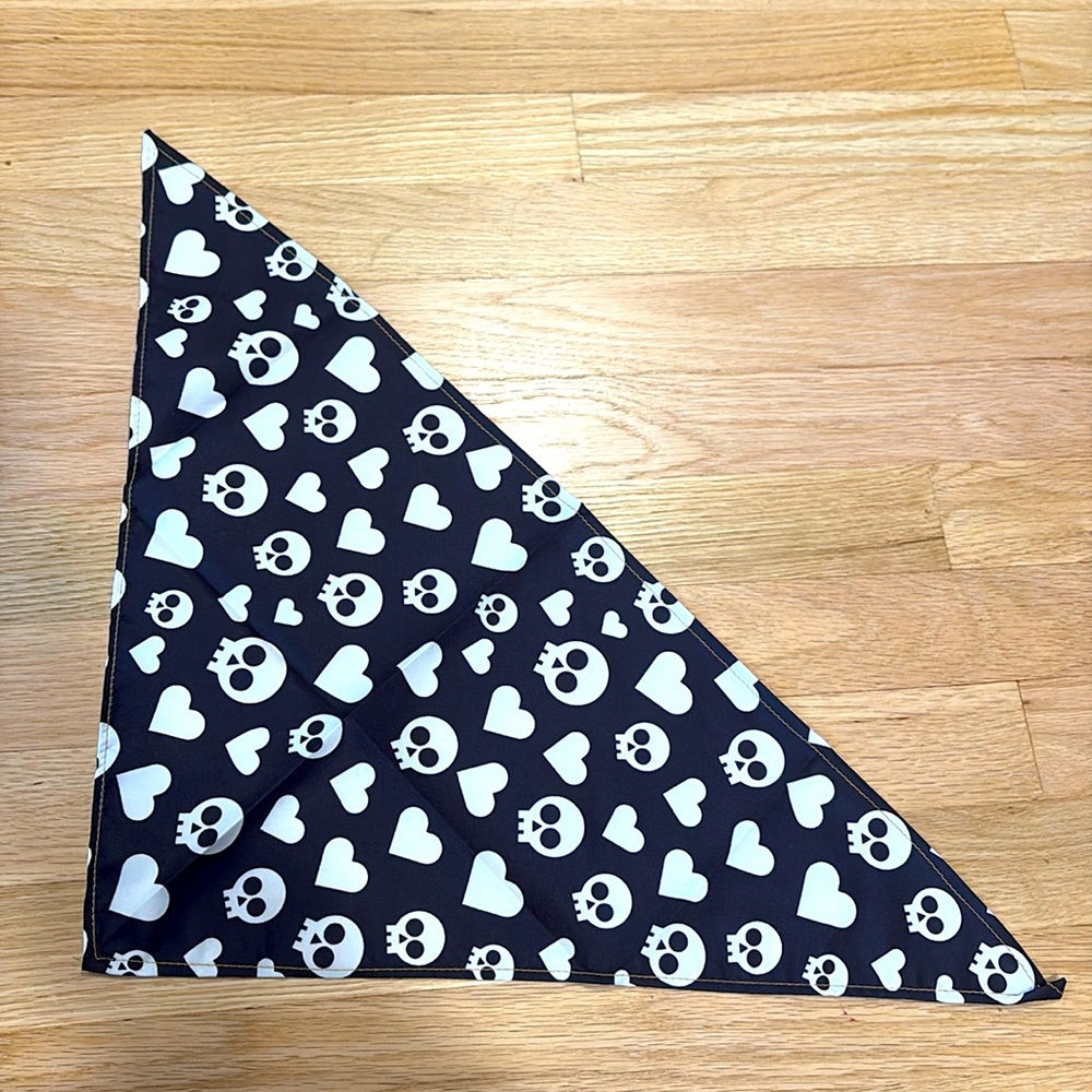 Heart and Skull Patterned Pet Bandana Cats and Dogs